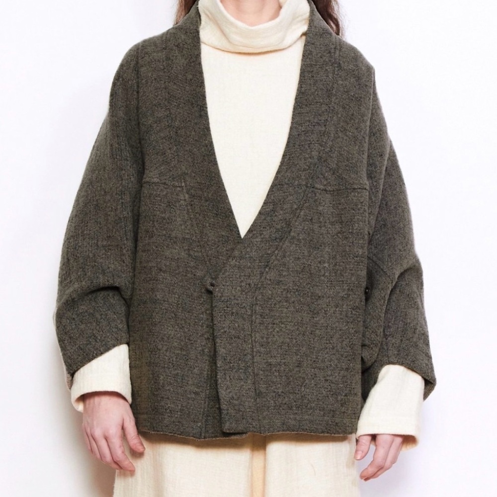 Black Crane Kite Jacket in Sage (O/S)